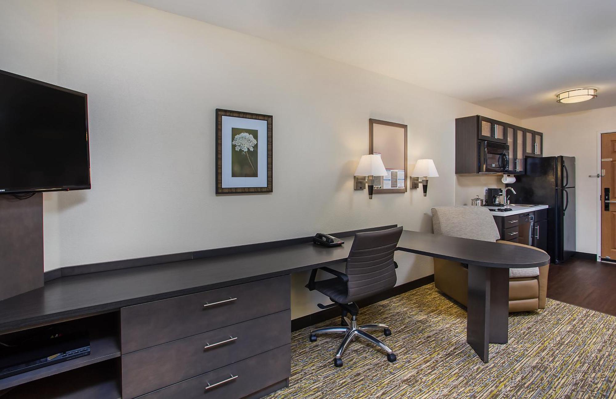 Candlewood Bowling By Ihg Hotel